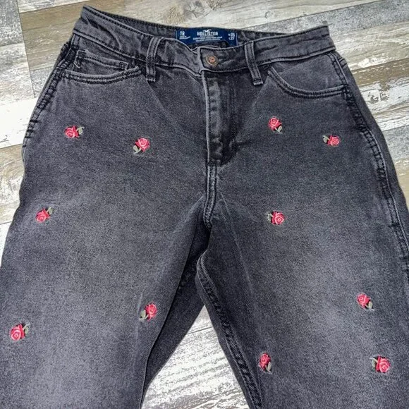 Hollister Curvy High-Rise Mom Jean Embroidered Roses Black Jean Size 1R - Picture 5 of 6